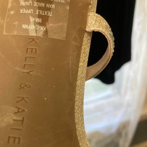 Kelly & Katie Sparkling Gold and Tan Heels 9 - Picture 6 of 6
